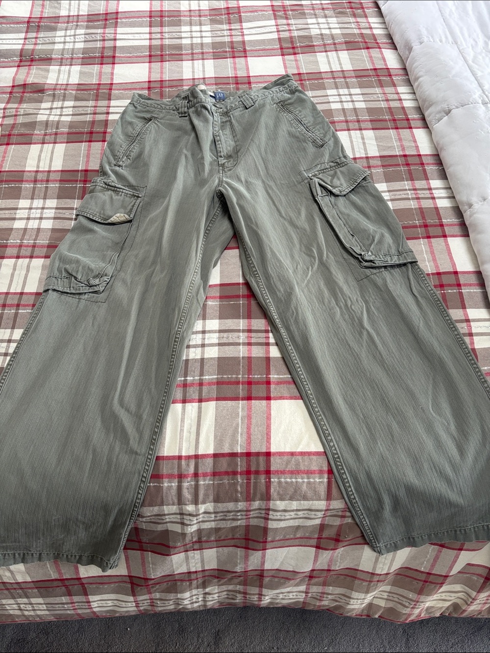 Vintage July 1999 GAP Men’s Olive Green Cargo Pants